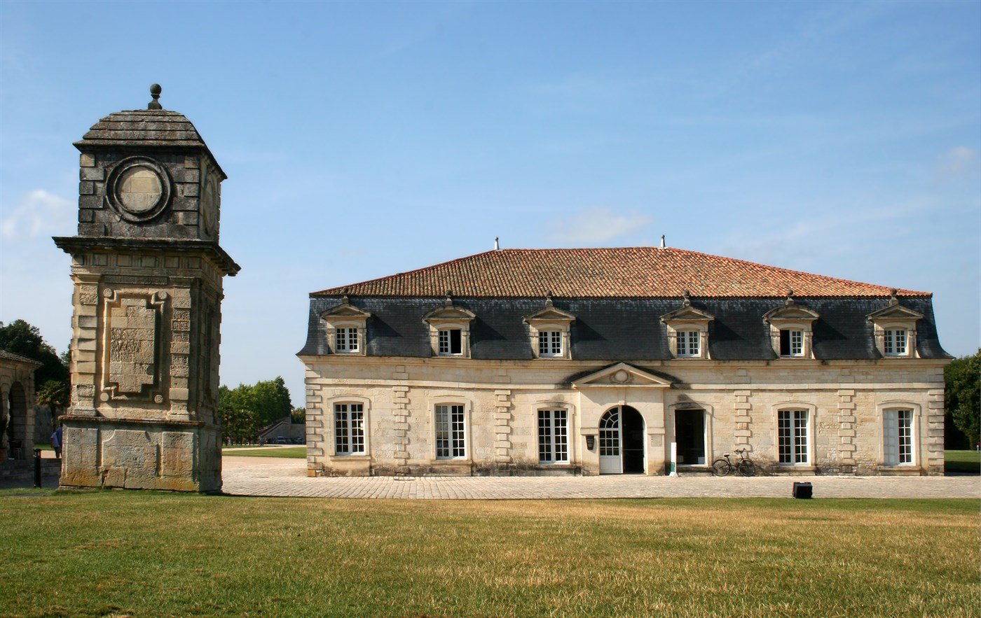La Corderie Royale de l'arsenal de Rochefort, bâtiment classique du XVIIe siècle où l'on fabriquait les cordages de la marine royale