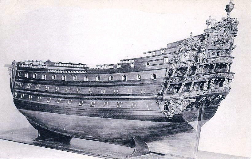 Maquette du Soleil Royal, vaisseau de premier rang de 104 canons de la marine de Louis XIV, ornements de poupe sculptés