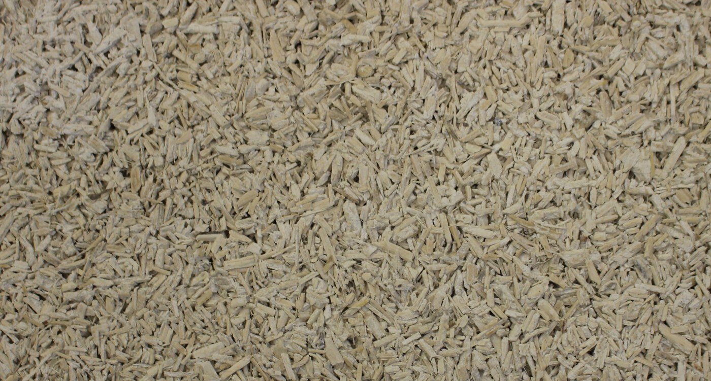 Texture d'un mur en béton de chanvre : chènevotte agglomérée à la chaux